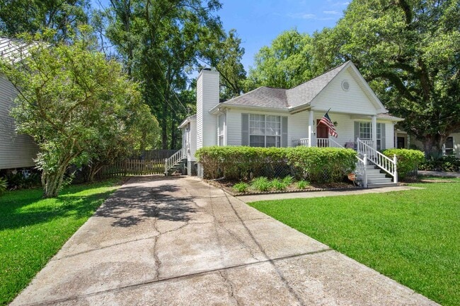Photo - 102 Woods Dr