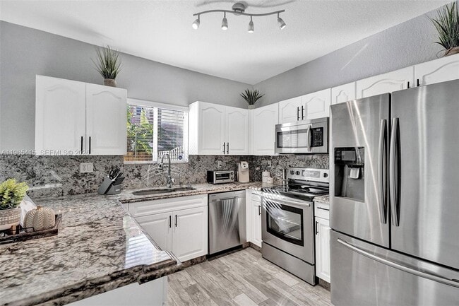 Building Photo - 8518 SW 214th Ln