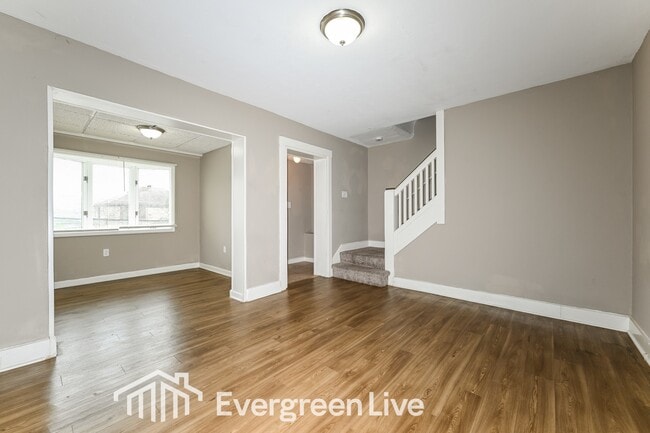 Photo - 192 1/2 St Joseph St