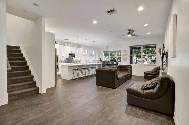 Photo - 100 NW 69th Cir