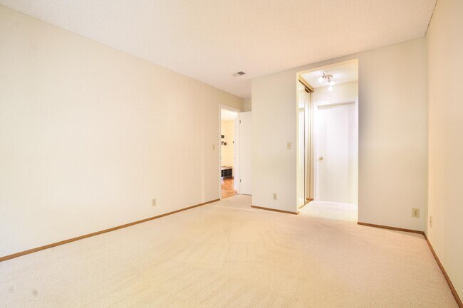 Photo - 2 bedroom 2 bath Condo in great neighborhood $3500