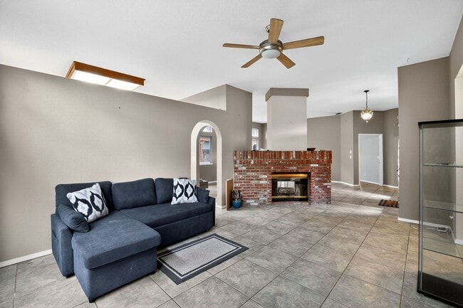 Photo - 680 Canyon Creek Way