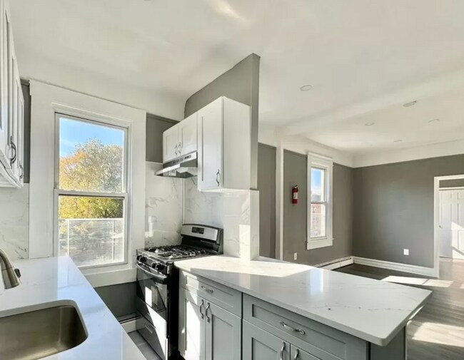 Photo - 445 Broadway Unidad 3