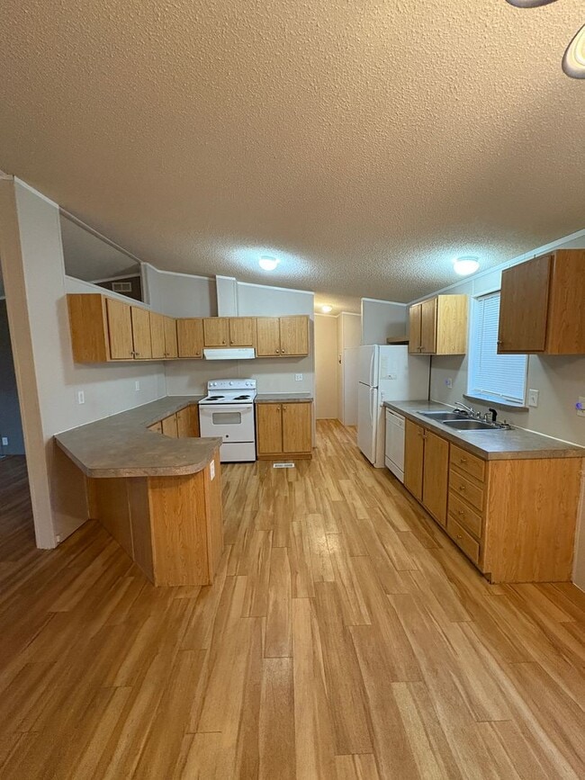 Photo - 3-bedroom 2-bathroom Modular Home in Babcock Vista!