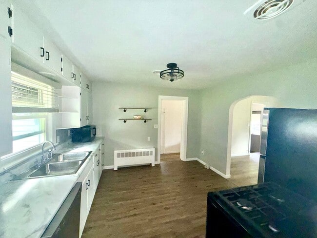 Photo - 2332 48th St