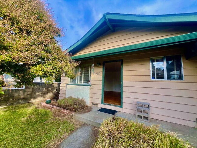 Photo - 280 Markham Ave