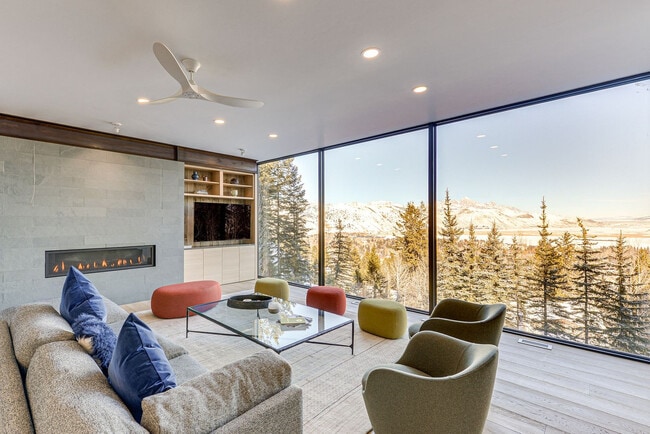 Building Photo - 875 Snow King Dr