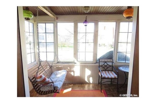 Photo - 271 Merchants Rd