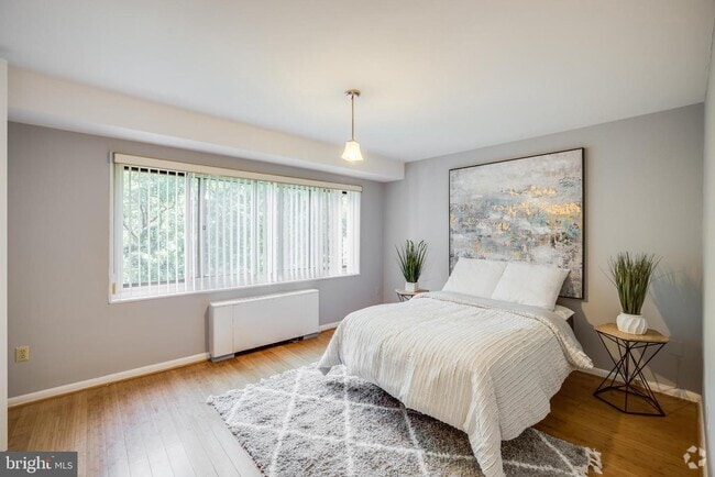 Building Photo - 4201 Cathedral Ave NW Unit 312E Rental