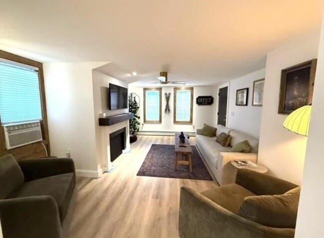 Photo - 2895 White Mountain Hwy