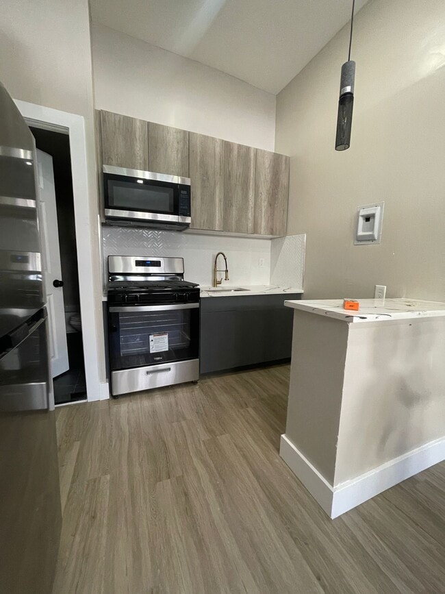 Building Photo - 474 Central Ave Unit 1