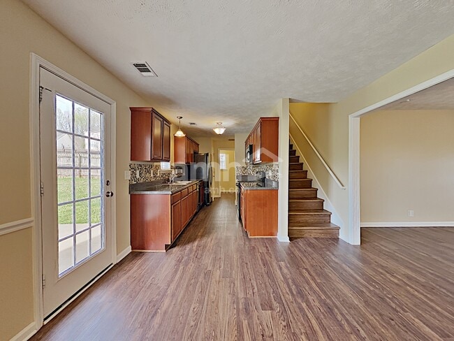 Photo - 105 Tulip Grove Pt