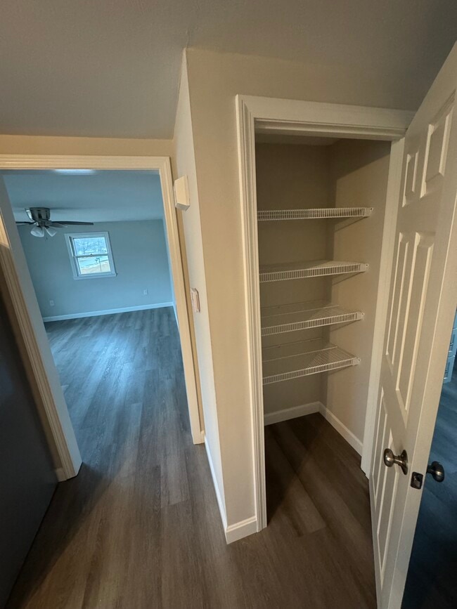 Despensa/Sala de estar - 45 Belknap Rd Unidad B