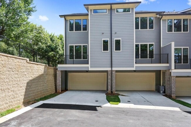 Photo - 3553 Blair Cir NE