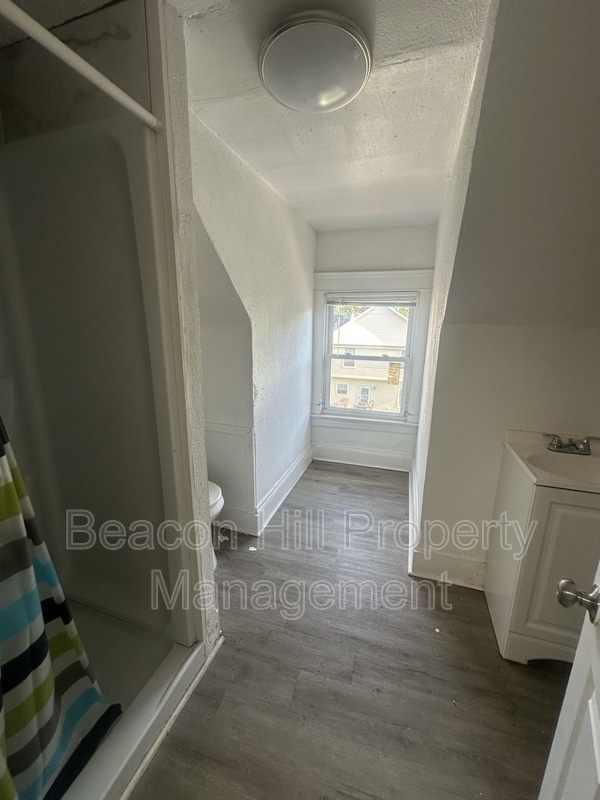 Photo - 1125 E 99th St