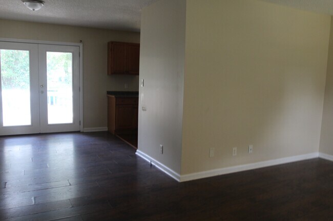 Photo - 1403 Greenbrier Ct