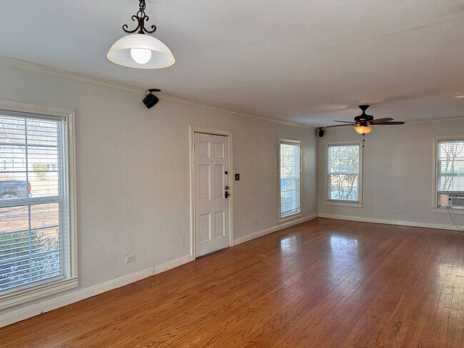 Photo - Adorable 3 bed 2 bath home in Brook Village!