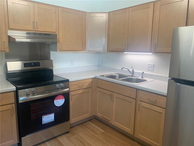 Photo - 801 W 5th St Unit A12