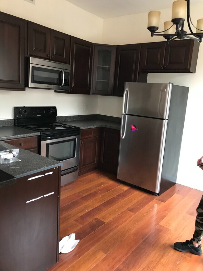 Kitchen - 406 N Delaware St Unit 210