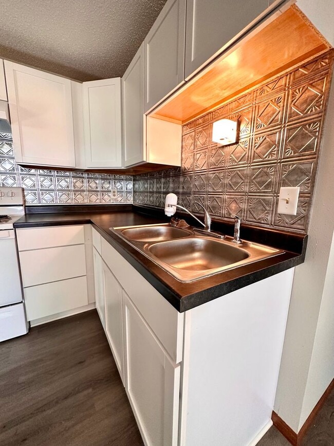 Building Photo - Updated 2 Bedrooms - Leonard North Dakota Rental Unit 3