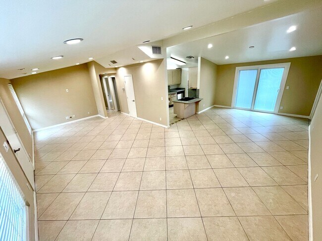 Photo - Beautiful house, 2bd+den/1.5ba HOME on the hillside of Granada Hills.