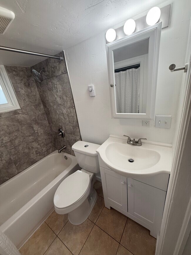 Photo - 311 N Broadway St Unidad 311 B