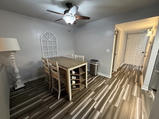 Photo - 1800 Club House Dr
