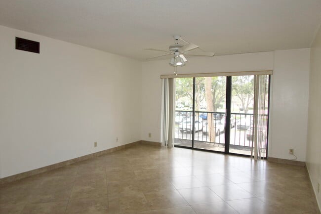 Photo - 208 Foxtail Dr Unidad D2