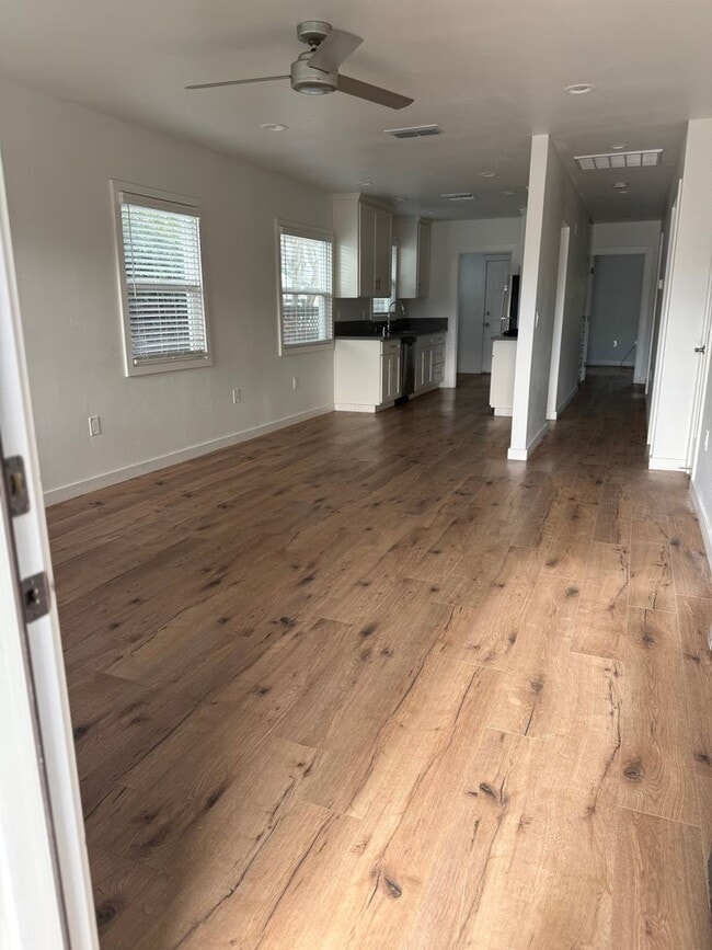 Photo - 4031-4033 Miller Way