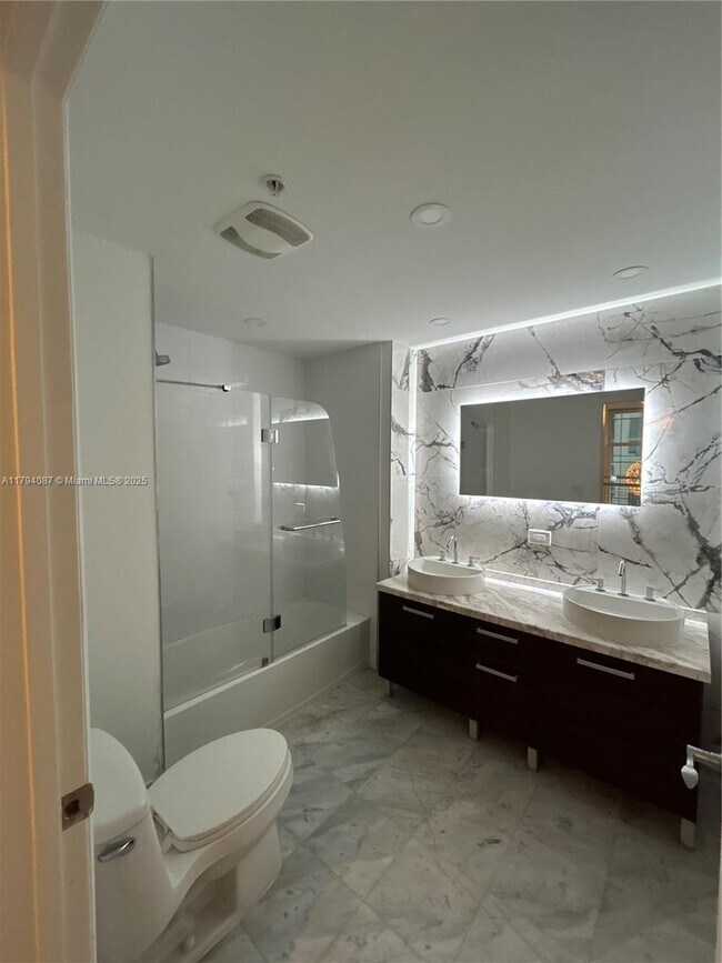 Building Photo - 244 Biscayne Blvd Unit 640 Rental