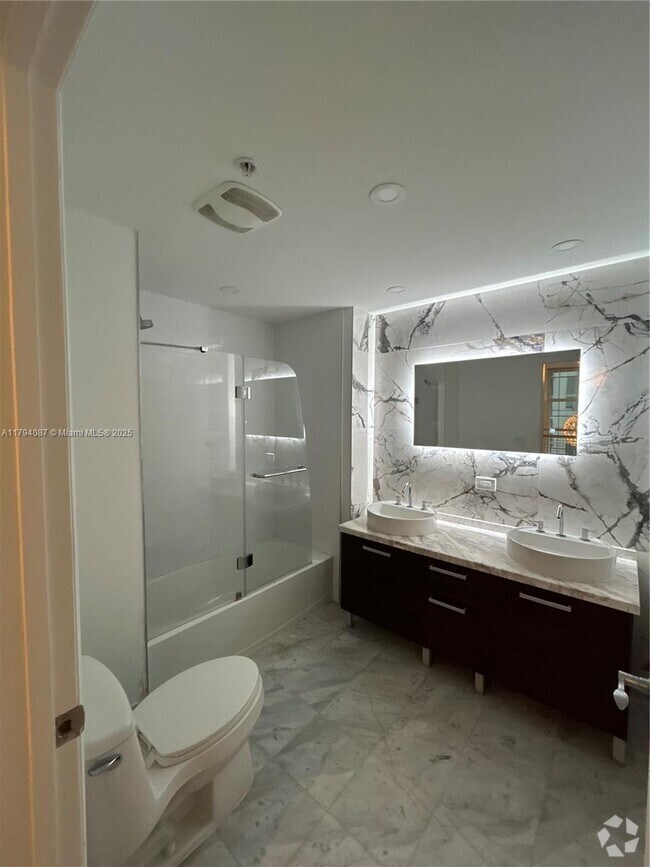Building Photo - 244 Biscayne Blvd Unit 640 Rental