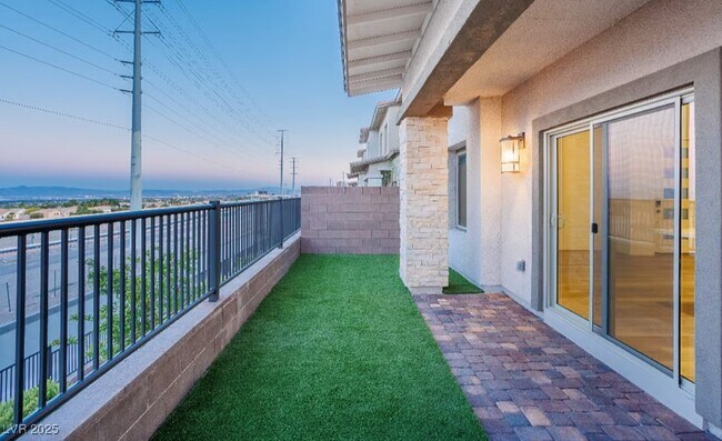 Building Photo - 600 Carriage Hill Dr Unit 1147