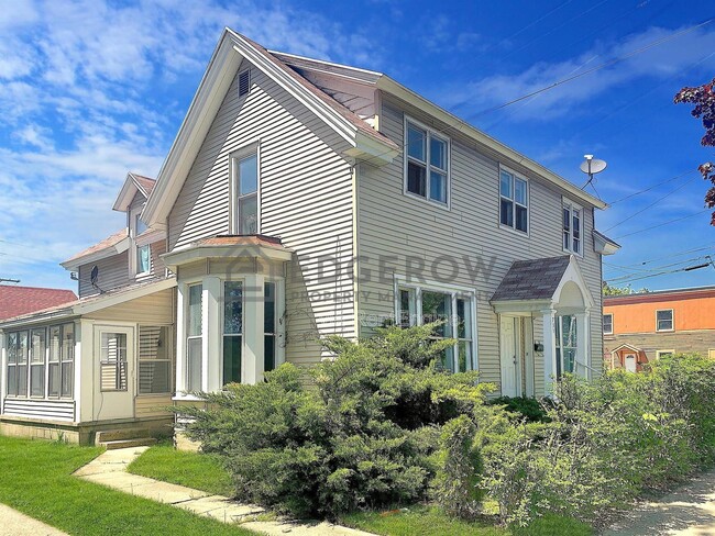 Building Photo - 404 6th St NW
