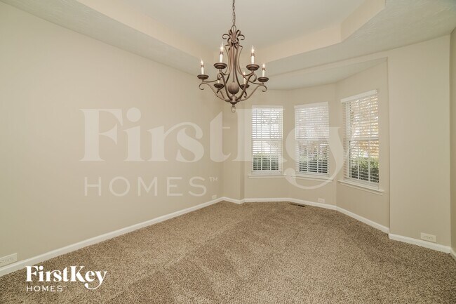 Photo - 2046 Dartmoth Way