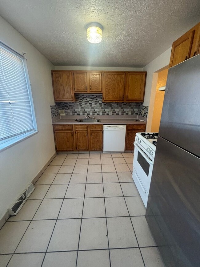 23823 Banbury Cir
