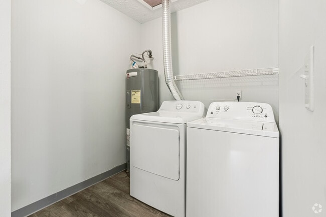 2BR, 1BA - 950SF - Laundry
