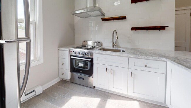 Kitchen - 108 Chestnut Pkwy Townhome