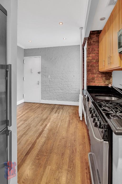 410 E 13th St Unit 5A