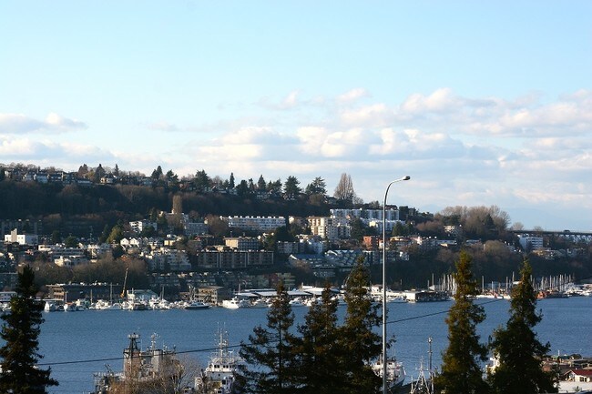 Photo - Lakeview Apartments