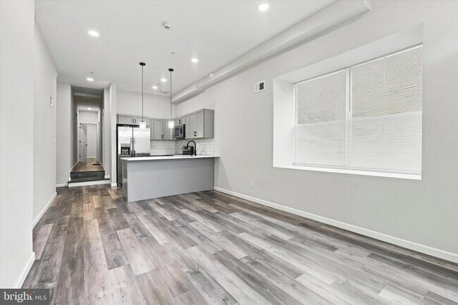 Photo - 623 W Oxford St