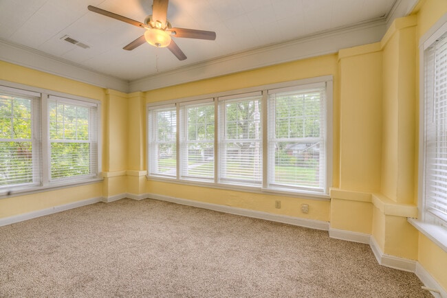 Photo - 296 N. Willett Unit Upstairs