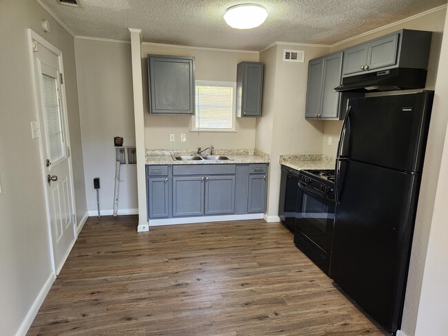 Photo - 5200 Chandler St