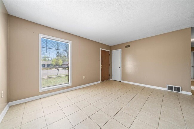 Photo - 734 Archie Dr