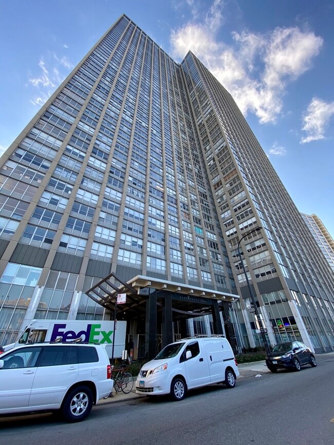 Building Photo - 655 W Irving Park Rd Unit 3814 Rental
