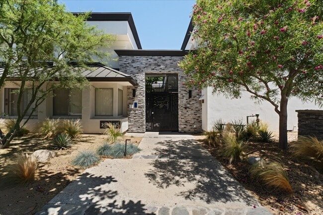 Gateway Tarzana Apartments