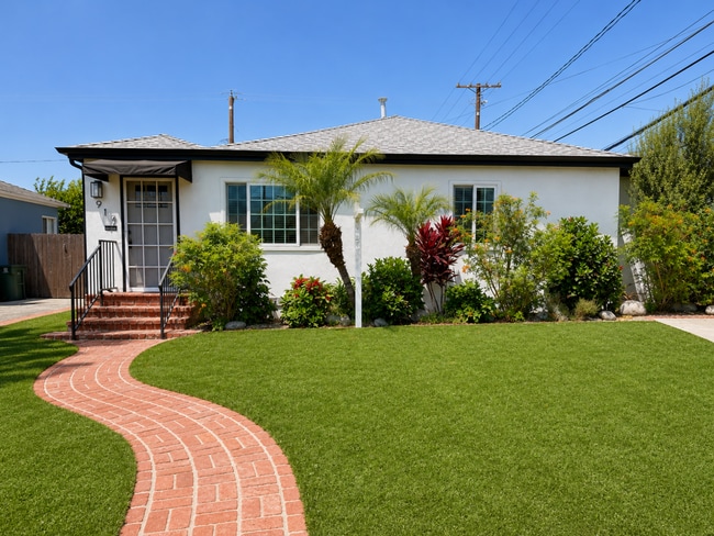 Building Photo - 917 N Mariposa St Unit 917