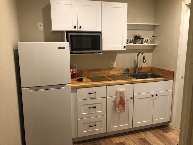 Photo - 6142 Dunraven Rd Unidad Basement studio