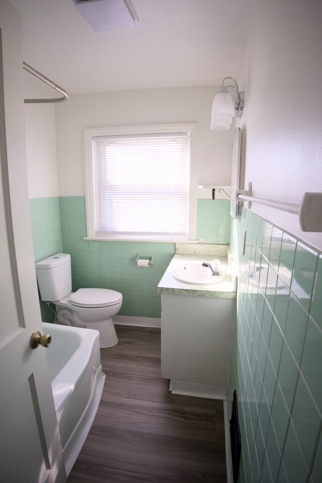 Photo - Cute & Cozy Interior Rowhome