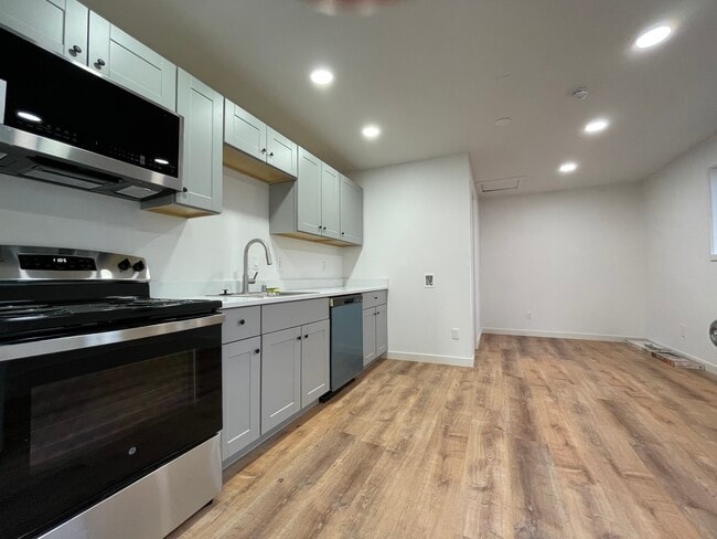 Photo - 704 NE 53rd St