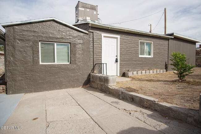 Building Photo - 3800 Altura Ave Rental